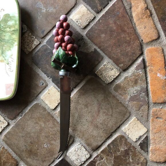 CERTIFIED INTL SUSAN WINGET PARISIAN FRUIT GRAPES 8-1/4” SQUARE PLATE & KNIFE - Picture 6 of 7